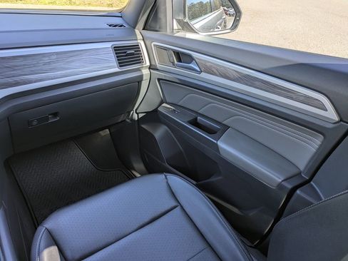 Certified 2023 Volkswagen Atlas Cross Sport SE AWD/4WD image 17