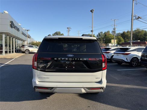 Used 2025 Ford Expedition Max Platinum w/ Driver's Package AWD/4WD image 4