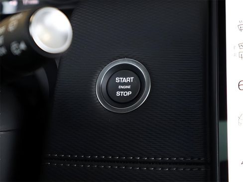 New 2025 Land Rover Discovery Sport Dynamic SE image 57