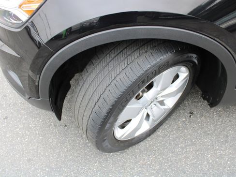 Used 2022 Volvo XC40 T4 Momentum image 17