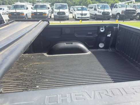 Used 2018 Chevrolet Silverado 1500 LT w/ All Star Edition AWD/4WD image 4