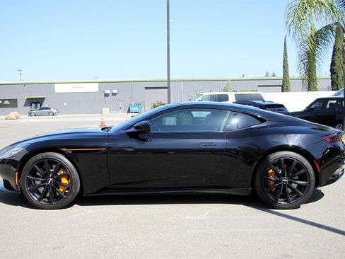 Used 2018 Aston Martin DB11 Coupe image 5