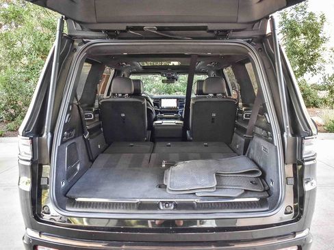 Used 2023 Jeep Grand Wagoneer Series II image 24