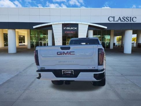 Used 2025 GMC Sierra 2500 AT4 image 7