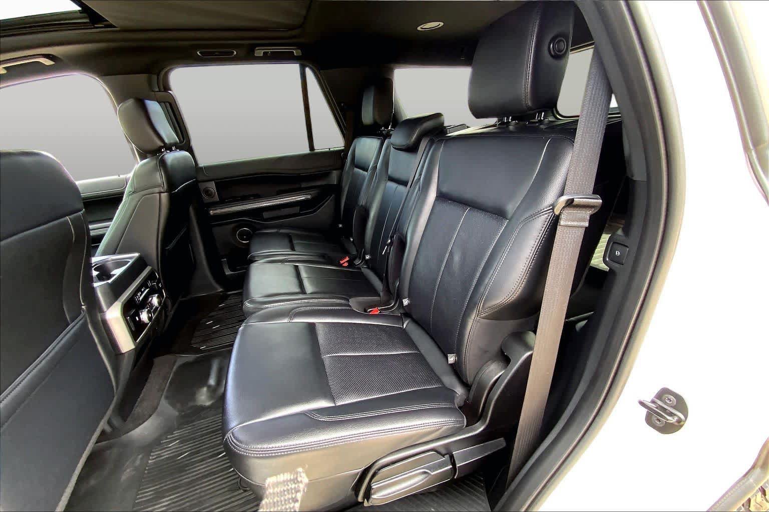 Used 2019 Ford Expedition XLT w/ Equipment Group 202A AWD/4WD image 20