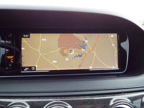 Used 2015 Mercedes-Benz S 550 Sedan w/ Sport Package w/ Sport Package image 16