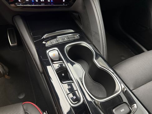 Certified 2022 Buick Envision Essence w/ Sport Touring Package image 38