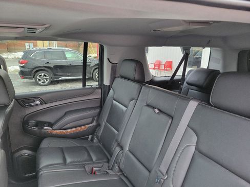 Used 2019 Chevrolet Suburban Premier image 7