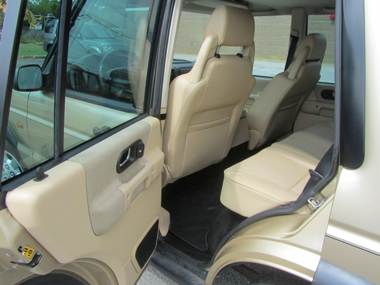 Used 2004 Land Rover Discovery S AWD/4WD image 19