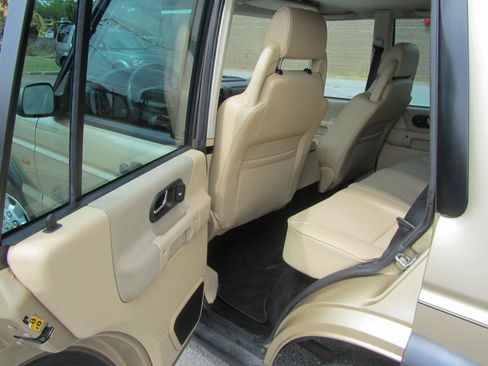 Used 2004 Land Rover Discovery S AWD/4WD image 19