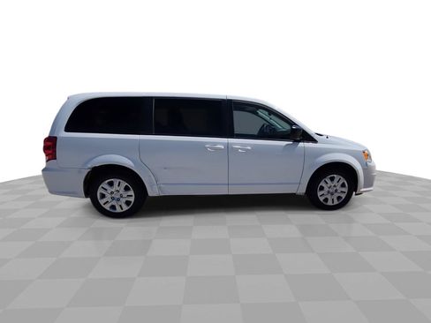 Used 2018 Dodge Grand Caravan SE FWD image 9