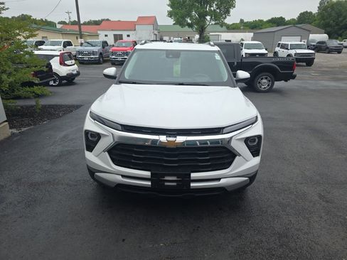 Used 2025 Chevrolet TrailBlazer LT AWD/4WD image 3