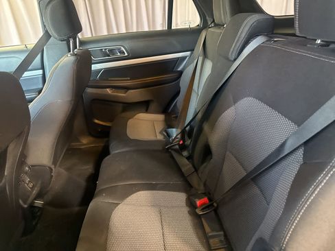 Used 2017 Ford Explorer XLT w/ Equipment Group 201A FWD image 14