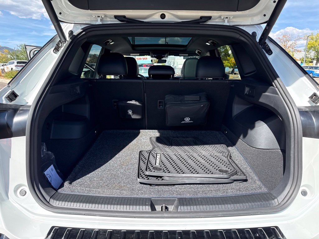 Certified 2026 Volkswagen Tiguan SE R-Line AWD/4WD image 26