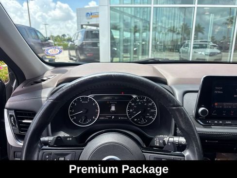 Used 2021 Nissan Rogue SV w/ Premium Package FWD image 3
