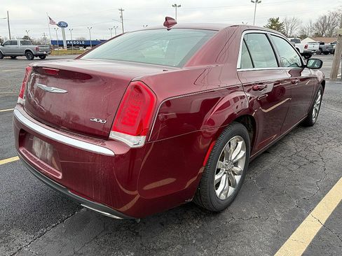 Used 2017 Chrysler 300 Limited image 5