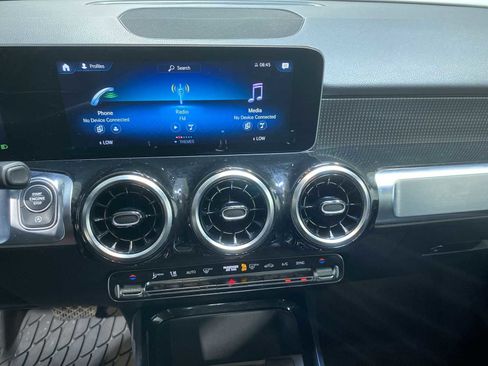 Used 2021 Mercedes-Benz GLB 250 4MATIC image 16