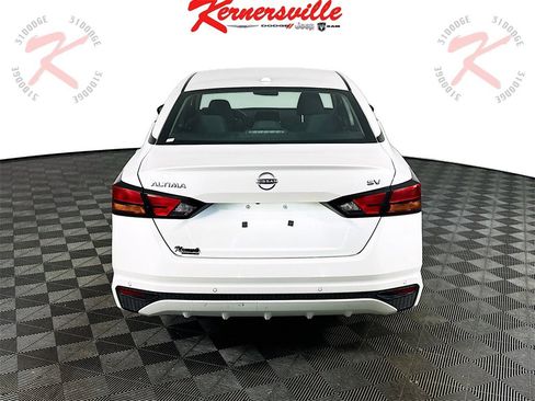 Used 2024 Nissan Altima 2.5 SV image 6