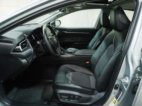 Used 2023 Toyota Camry SE w/ Cold Weather Package FWD image 11