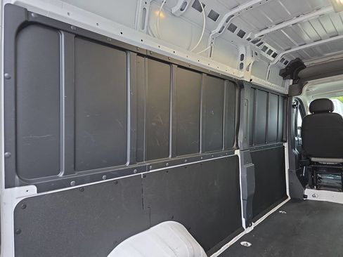 Used 2025 RAM ProMaster 2500 w/ Convenience Group FWD image 15