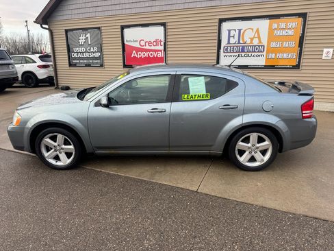 Used 2010 Dodge Avenger R/T image 8