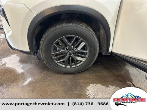 Used 2024 Nissan Rogue S image 29