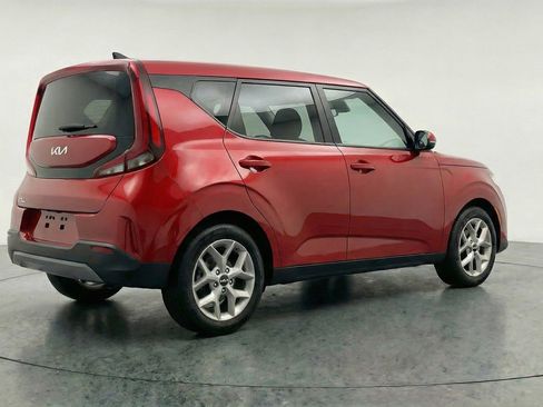 Used 2025 Kia Soul LX w/ LX Technology Package FWD image 9