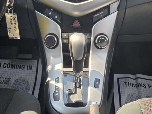 Used 2011 Chevrolet Cruze LT image 25