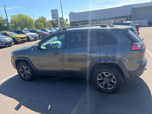 Used 2019 Jeep Cherokee Trailhawk AWD/4WD image 7