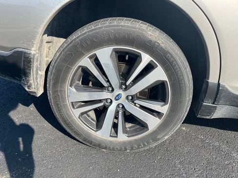 Used 2018 Subaru Outback 2.5i Limited AWD/4WD image 11