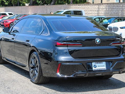 Certified 2025 BMW 740i w/ Premium Package RWD image 4