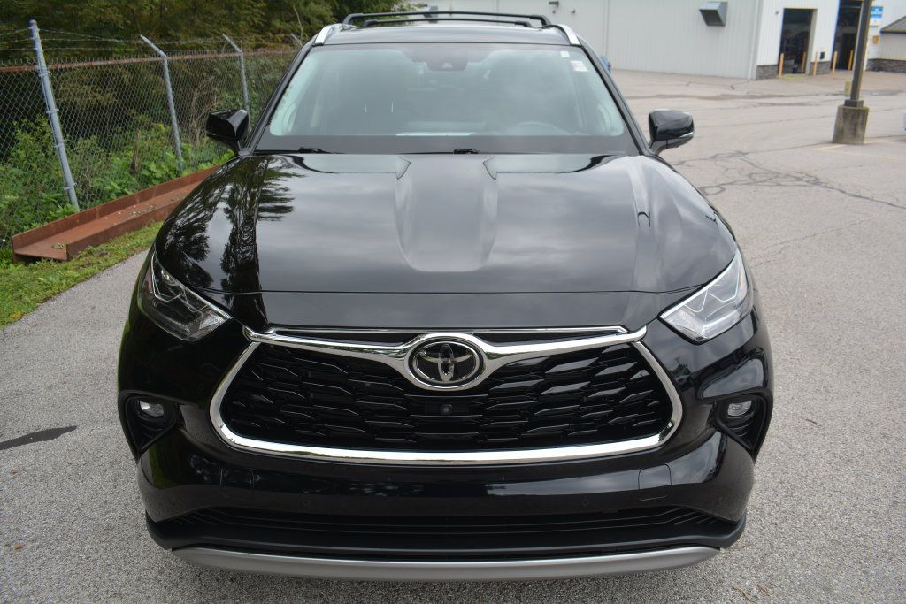 Used 2021 Toyota Highlander Platinum AWD/4WD image 2