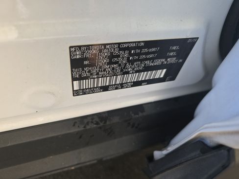 Used 2019 Toyota RAV4 XLE w/ Convenience Package FWD image 36