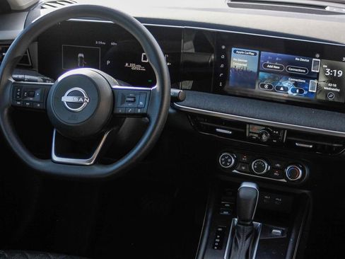 Certified 2025 Nissan Kicks SV image 13