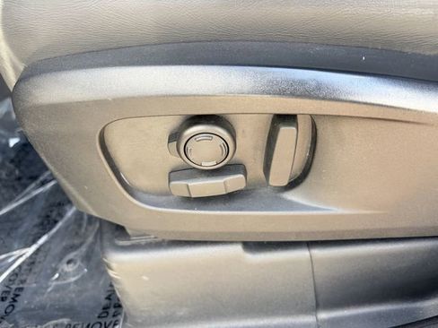 Used 2024 Land Rover Defender 110 X-Dynamic SE AWD/4WD image 7