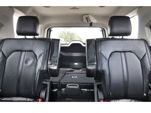 Used 2020 Ford Expedition Platinum image 12