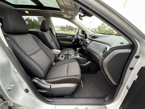 Used 2019 Nissan Rogue SV w/ Sun & Sound Touring Package AWD/4WD image 31