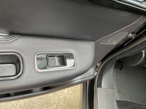 Used 2018 Jaguar F-PACE image 39