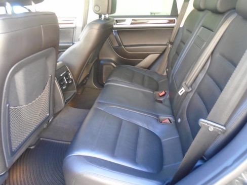 Used 2016 Volkswagen Touareg TDI image 26