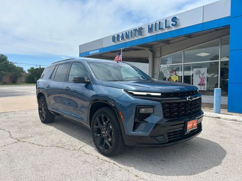 Used 2025 Chevrolet Traverse RS FWD image 1