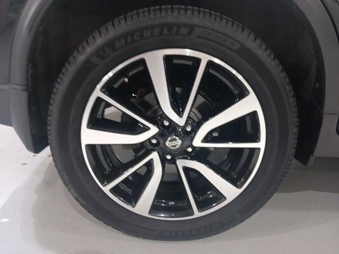 Used 2019 Nissan Rogue SL w/ Premium Package AWD/4WD image 17