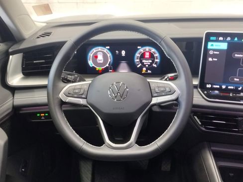 New 2025 Volkswagen Tiguan SE image 31