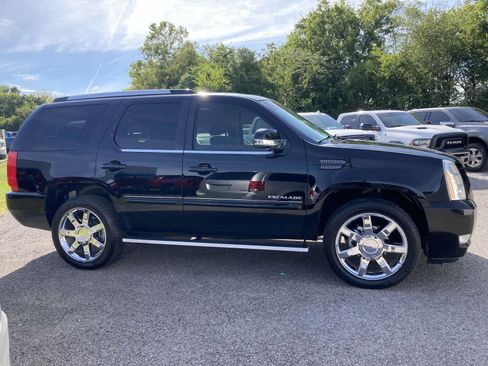 Used 2014 Cadillac Escalade Premium image 2