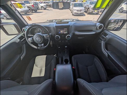 Used 2017 Jeep Wrangler Unlimited Sahara AWD/4WD image 13