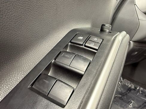 Used 2024 Toyota Highlander XLE image 15