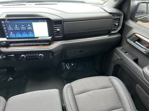 Used 2024 Chevrolet Silverado 1500 LT image 18