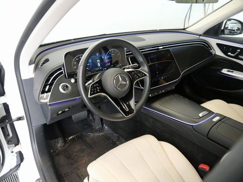 Used 2025 Mercedes-Benz E 350 4MATIC Sedan image 12