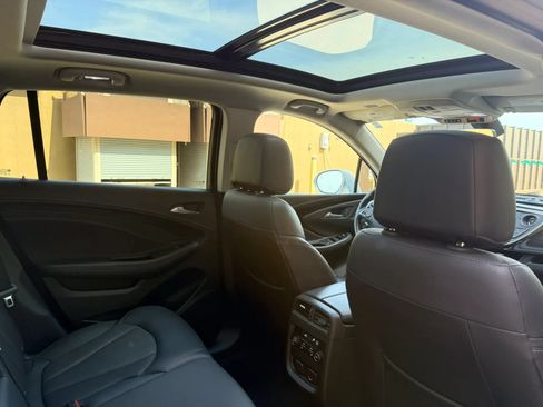 Used 2019 Buick Envision Essence FWD image 3