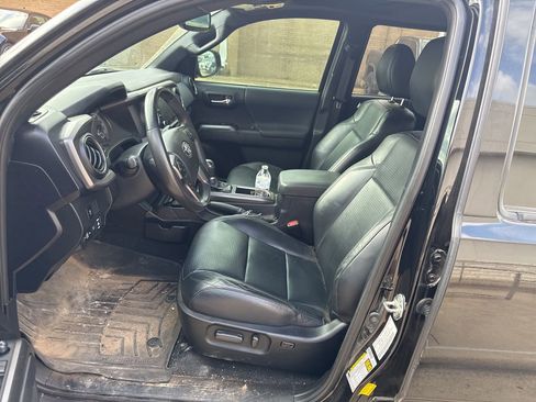 Used 2021 Toyota Tacoma TRD Sport w/ TRD Premium Sport Package image 9