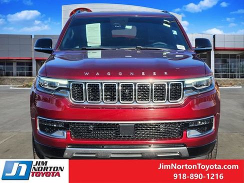 Used 2023 Jeep Wagoneer L Series III w/ Convenience Group I RWD image 2